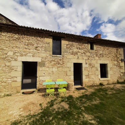 Les Loges Du Bellay, Chambre d'Hôtes à Saint-Martin-de-Sanzay