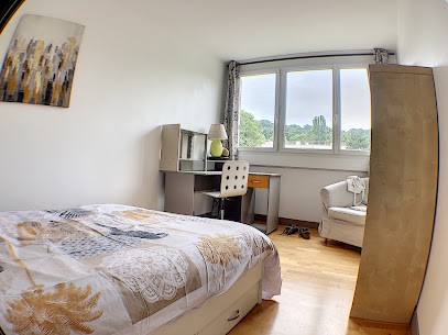 Antoine Rostand, Location de Vacances à Jouy-en-Josas