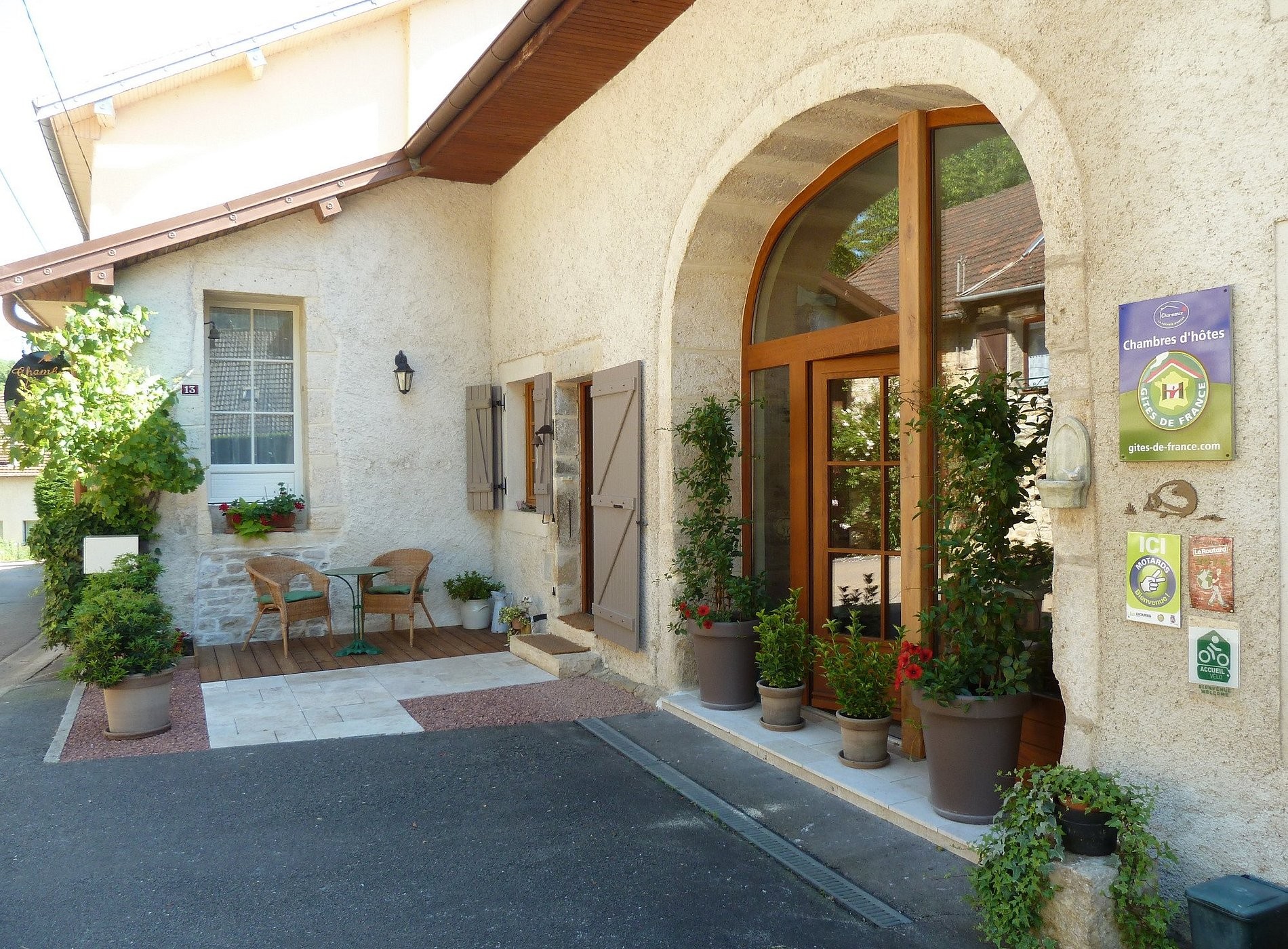 La Grange Hedgehog - Bed and breakfast, Chambre d'Hôtes à Byans-sur-Doubs