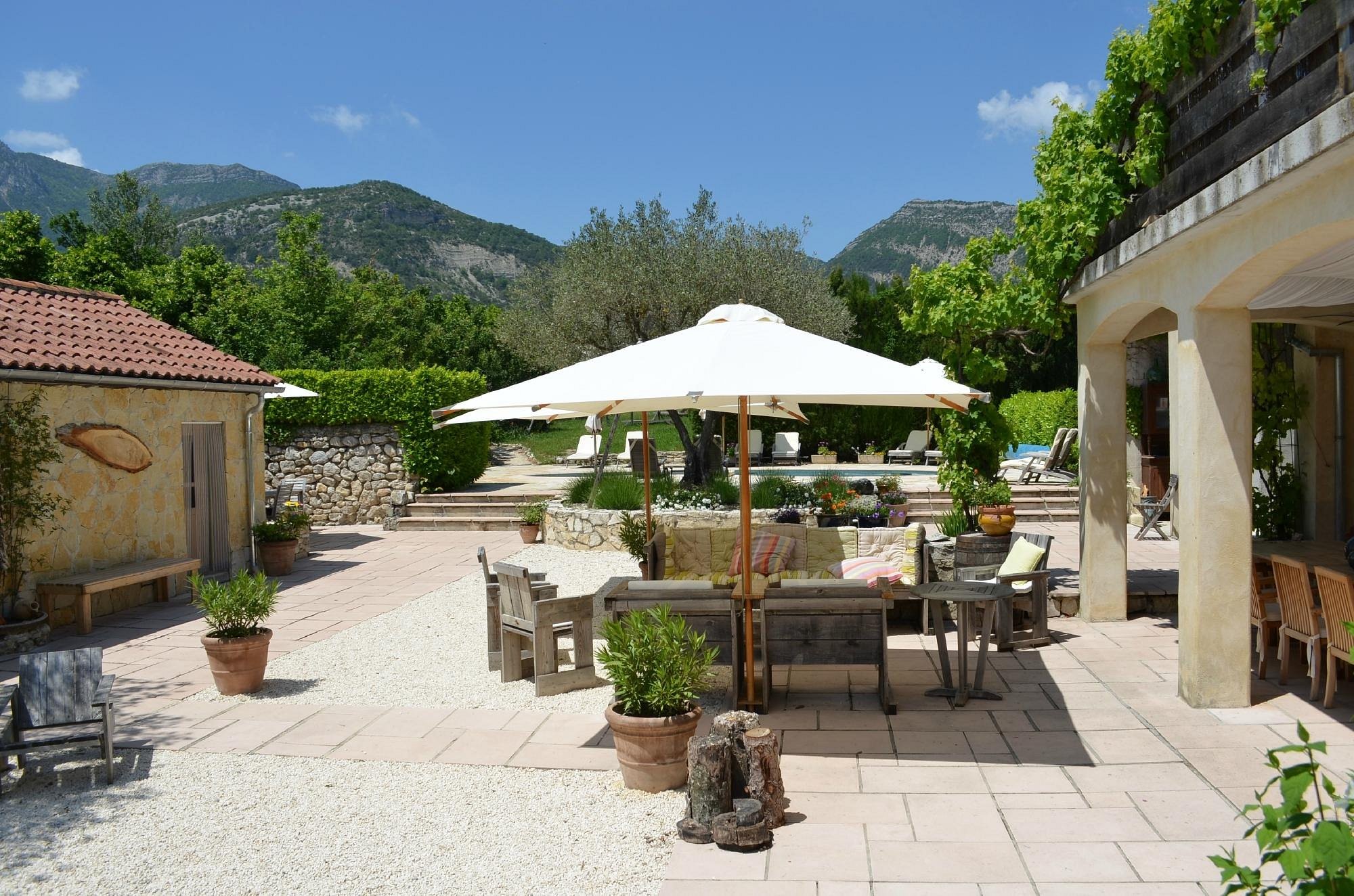 La Roseraie-Drôme (gîtes & Chambres D'hôtes), Chambre d'Hôtes à Condorcet