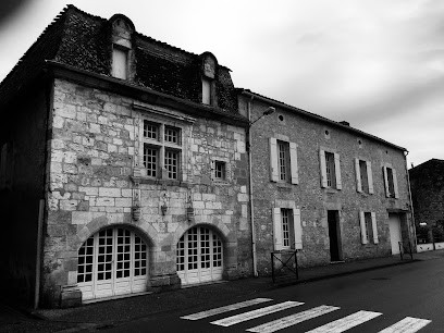 Maison De La Tour Bed & Breakfast, Chambre d'Hôtes à La Sauvetat-du-Dropt