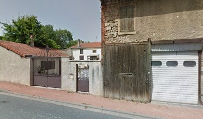CHAMBRE INDEPENDANTE AVEC SALLE D'EAU PRIVATIVE, Chambre d'Hôtes à Renaison