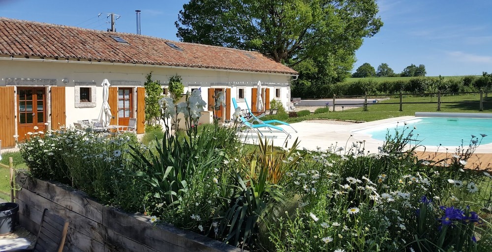 La Vieille Gorce Gites and Chambres d'Hotes, Chambre d'Hôtes à Asnois
