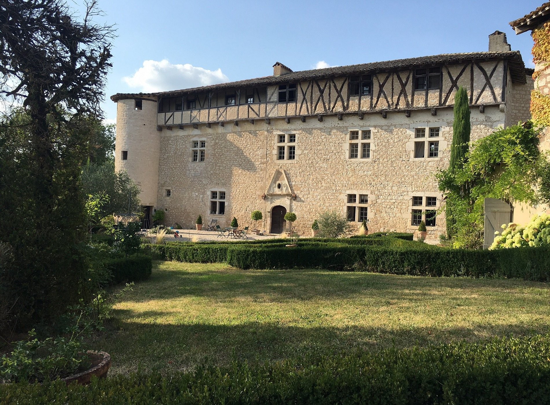 Castle Mayragues, Chambre d'Hôtes à Cahuzac-sur-Vère