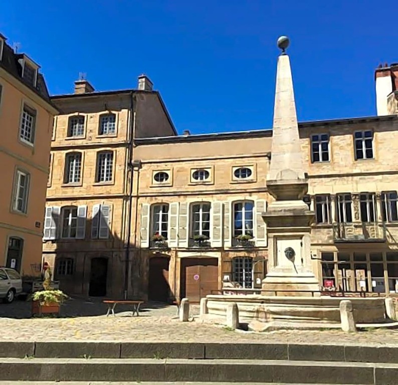 Maison Romane 1136, Chambre d'Hôtes à Cluny