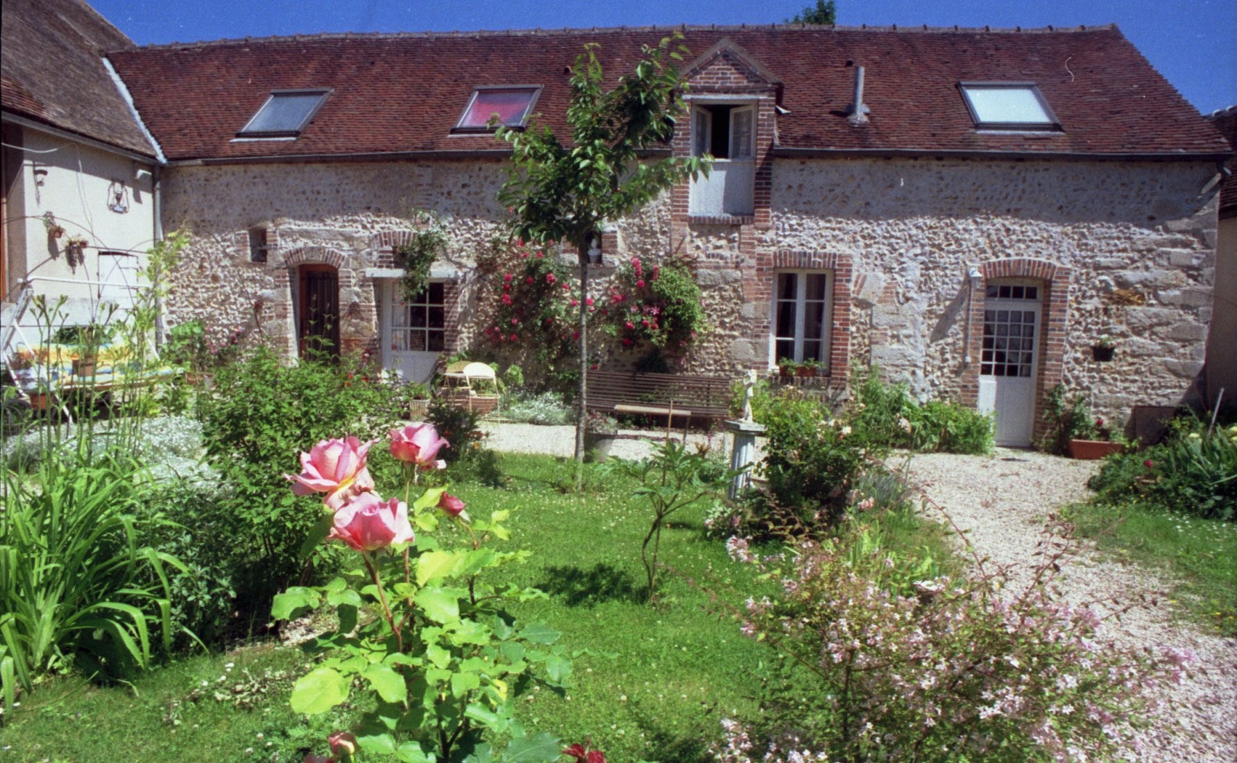 3 Roses, Chambre d'Hôtes à Villeneuve-sur-Yonne