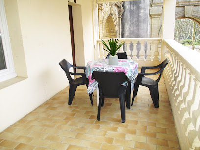 L'amandeline : Location Saisonnière De 11 Appartements De Vacances Meublés À Allègre Située En Face De La Station Thermale Les Fumades Les Bains, Proche Du Casino Gard, Location De Vacances à Allègre-les-Fumades