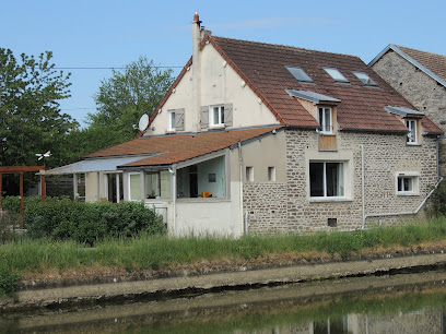 Chambres D'hotes 'Au Bord Du Canal' Vandenesse En Auxois, Chambre D'hôtes à Vandenesse-en-Auxois