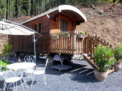 Roulotte Éco-Logement Couple/Gîte Duo Amoureux Insolite Et Spa Norvégien Aux Mille Étoiles De Sara, Chambre D'hôtes à Borée