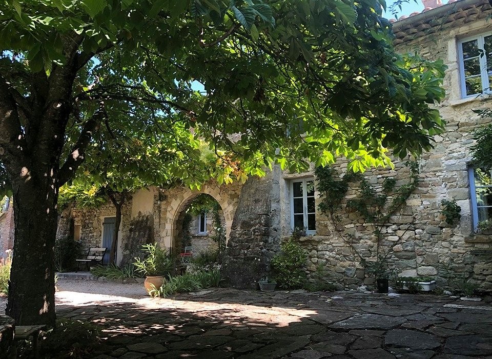 La Cour du Marronnier chambres d'hôtes et gîtes en Drôme provençale, Chambre d'Hôtes à Pont-de-Barret