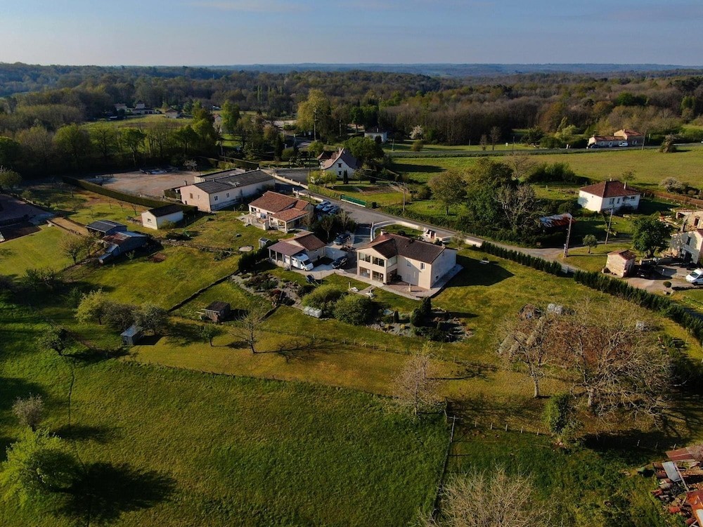 Chambre & Table D'hôtes « Le Clos De Rapevache », Chambre d'Hôtes à Saint-Martial-de-Valette