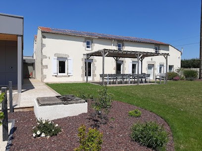 Le Val de Ry: gite de groupe avec piscine intérieur et Spa, situé en Vendée au Pays-de-la-Loire proche Proche Puy du Fou, Location de Vacances aux Herbiers