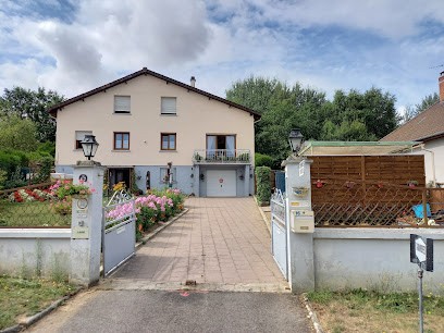 Chambre D'hôtes DEMOUSELLE LUCETTE ET CLAUDE, Chambre d'Hôtes à Fismes