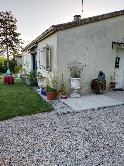 La Petite Source, Chambre d'Hôtes à Montendre