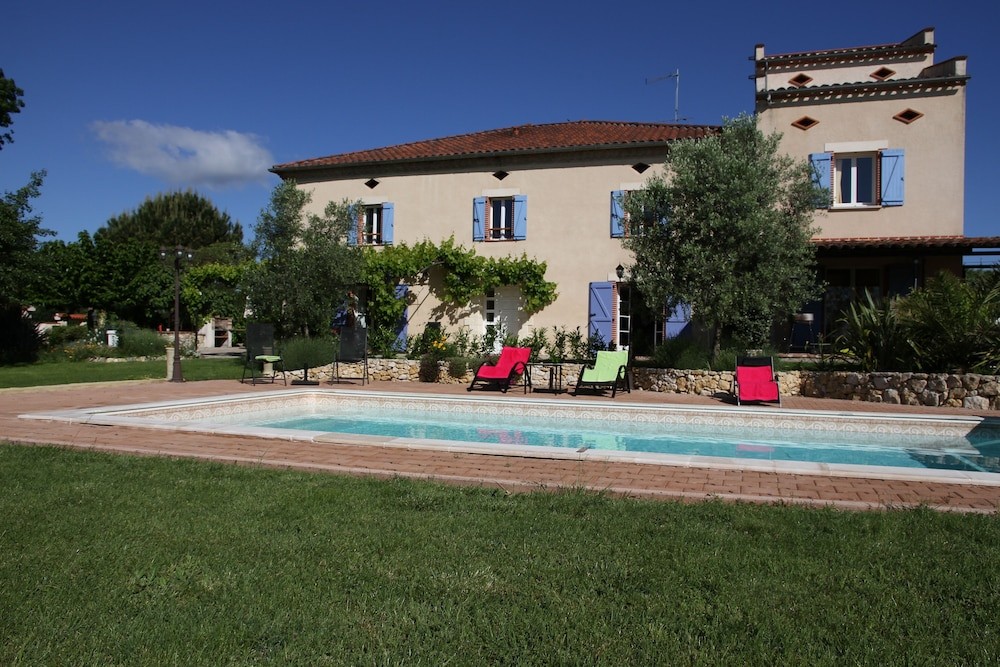 AU MAS DU SOLEIL ( gîte et chambres d'hôtes), Chambre d'Hôtes à Senouillac