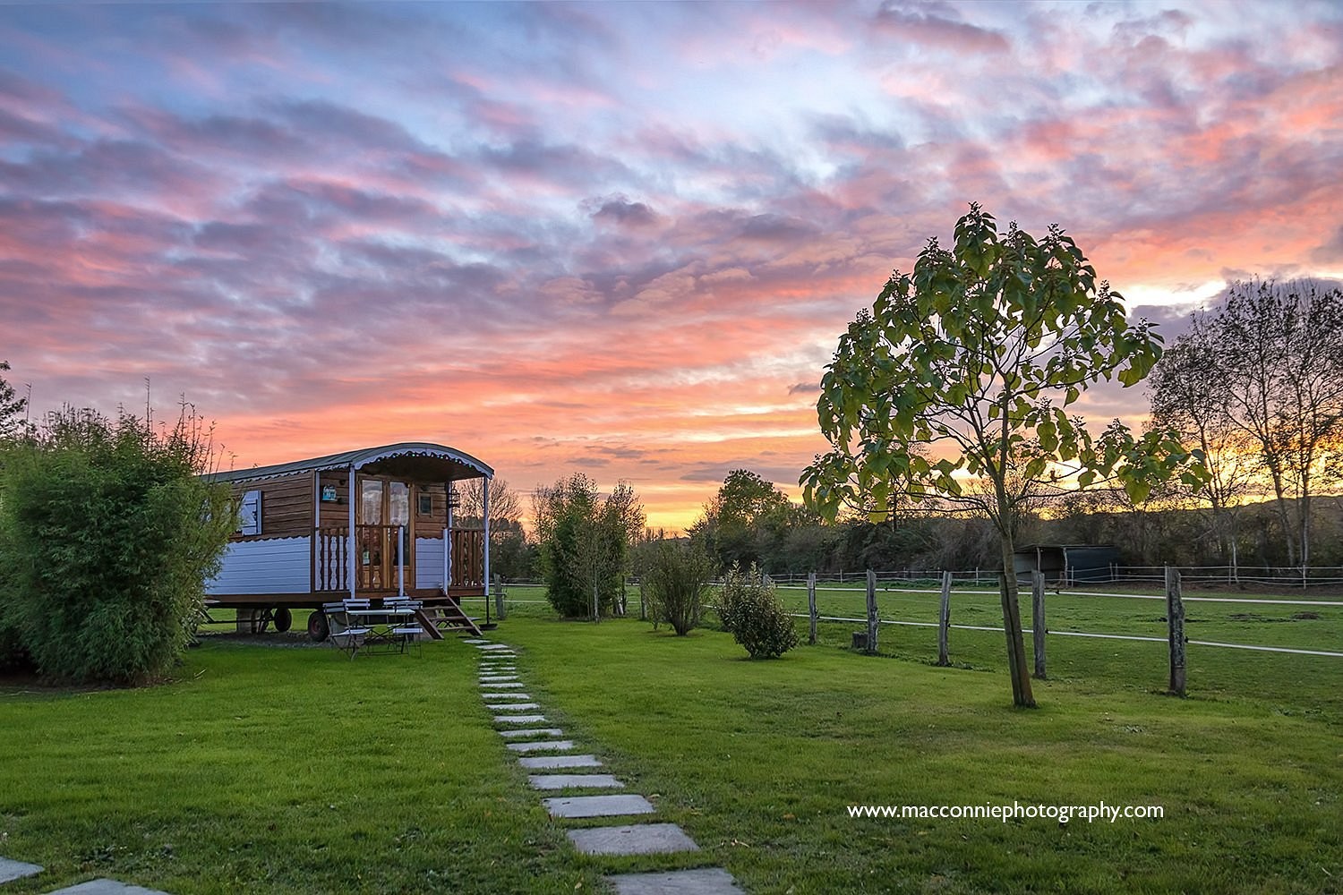 Roulottes de la Brauderie, Chambre d'Hôtes aux Hauts d'Anjou