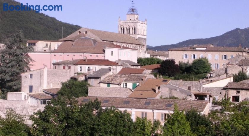 CHAMBRES D'HÔTES au centre de Die, Chambre d'Hôtes à Die