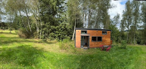 Head Au Vert : 5 Rooms À Louer Dans Maison Chic 225m2 + 2 Tiny House Au Vert, Chambre d'Hôtes à Saint-Bonnet-le-Chastel