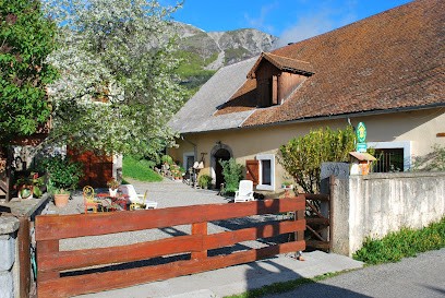 La Griotte, Chambre d'Hôtes au Noyer