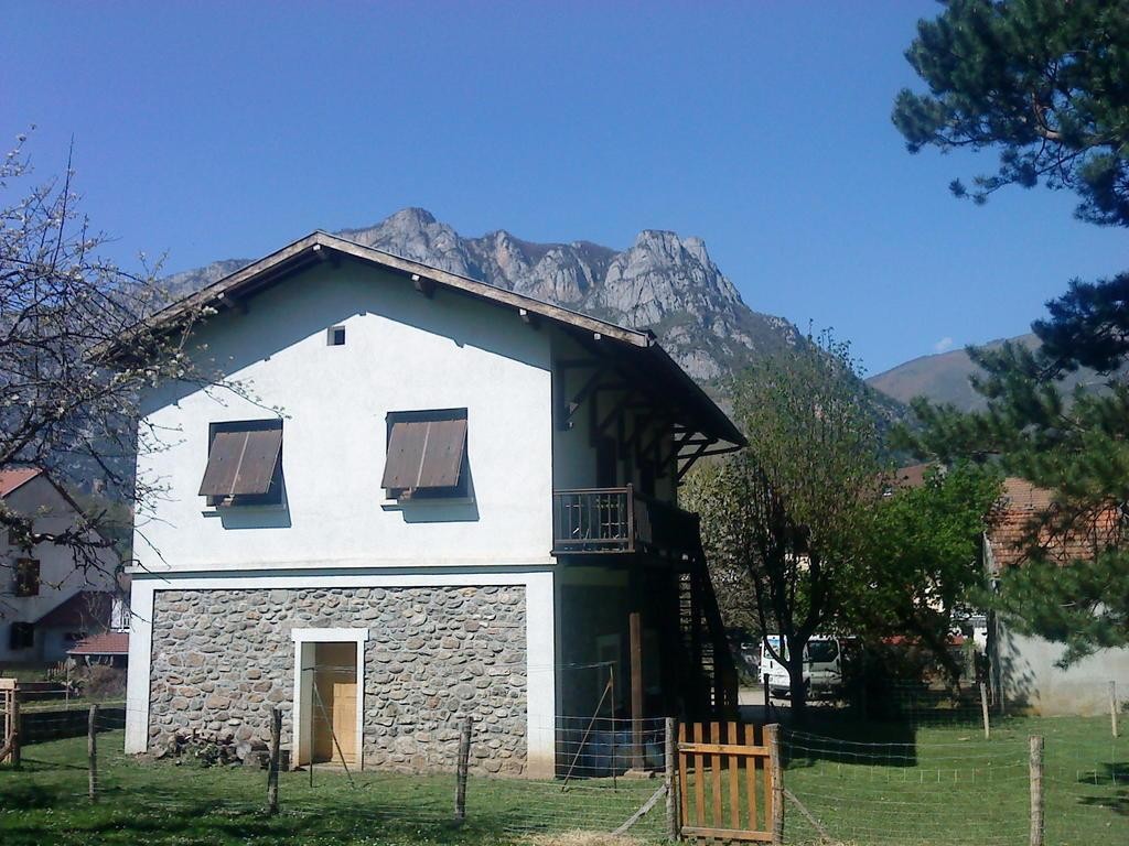 Les Chalets et Gites du Quié- Au pied du plateau de Beille Ariége Pyrénées, Maison d'Hôtes aux Cabannes