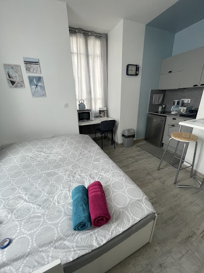 Aux Portes Du Château - Studio À Louer, Location De Vacances à Montluçon
