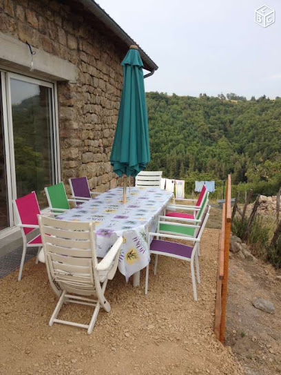 Gîte De Caractère En Campagne, Idéal Randonnées, Gîte Grande Capacité Proche Dolce Via Et Base Aquatique Eyrium, En Ardèche, Location De Vacances à Belsentes