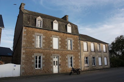 The Old Ecole House Normandy Biker Friendly B&B, Chambre d'Hôtes à Ceaucé