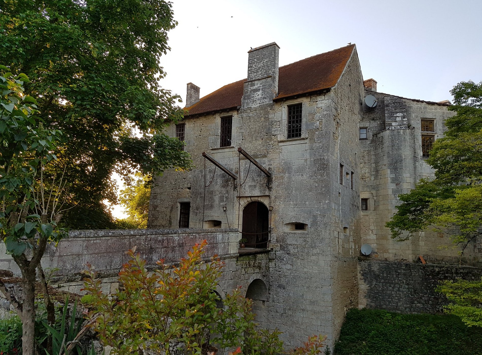 Château De Pisany, Chambre D'hôtes à Pisany