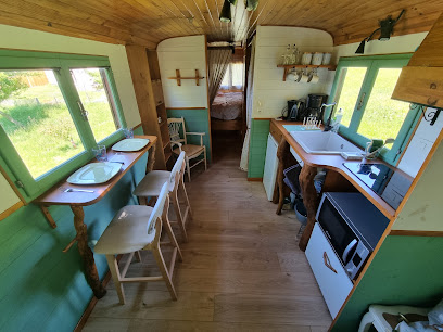 Logement Insolite : Roulotte Champêtre À La Ferme Juli'ânesse, Location De Vacances à Rochefort-Samson