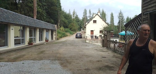 The House In The Woods, Location de Vacances à Plélauff