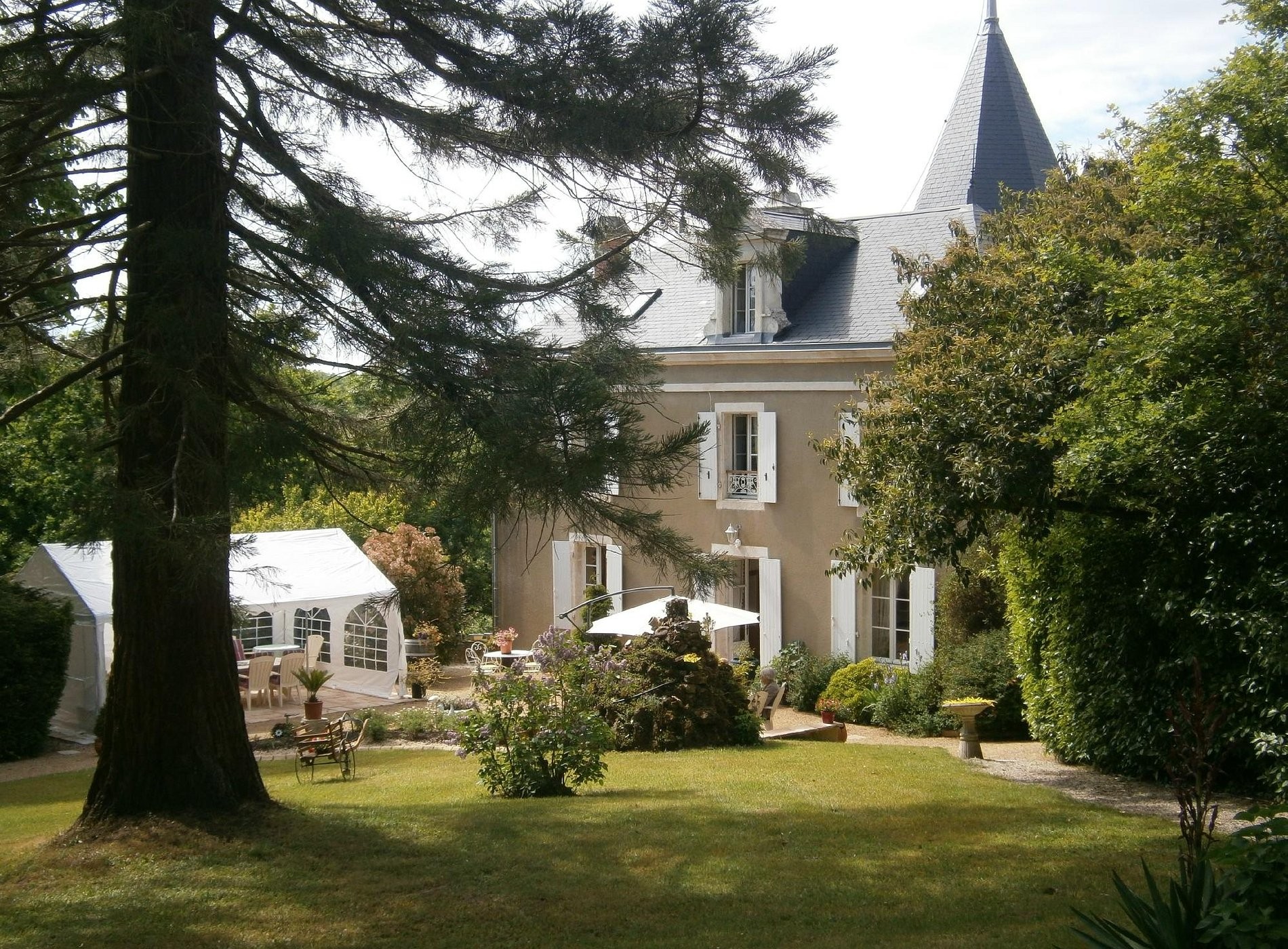 LOGIS LA FOLIE, Chambre d'Hôtes à Mareuil-sur-Lay-Dissais