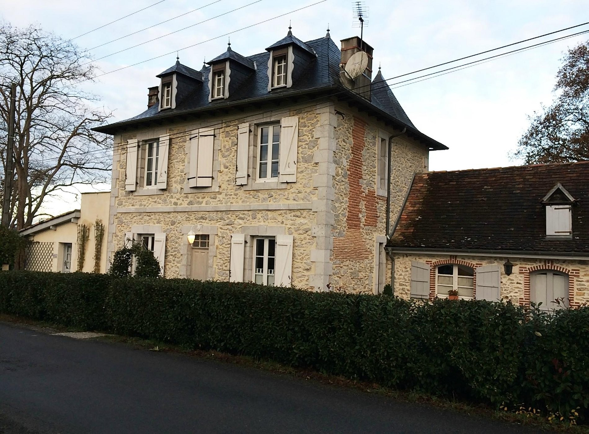 Chambres d'Hôtes Villas Les Pins, Maison d'Hôtes à Baigts-de-Béarn