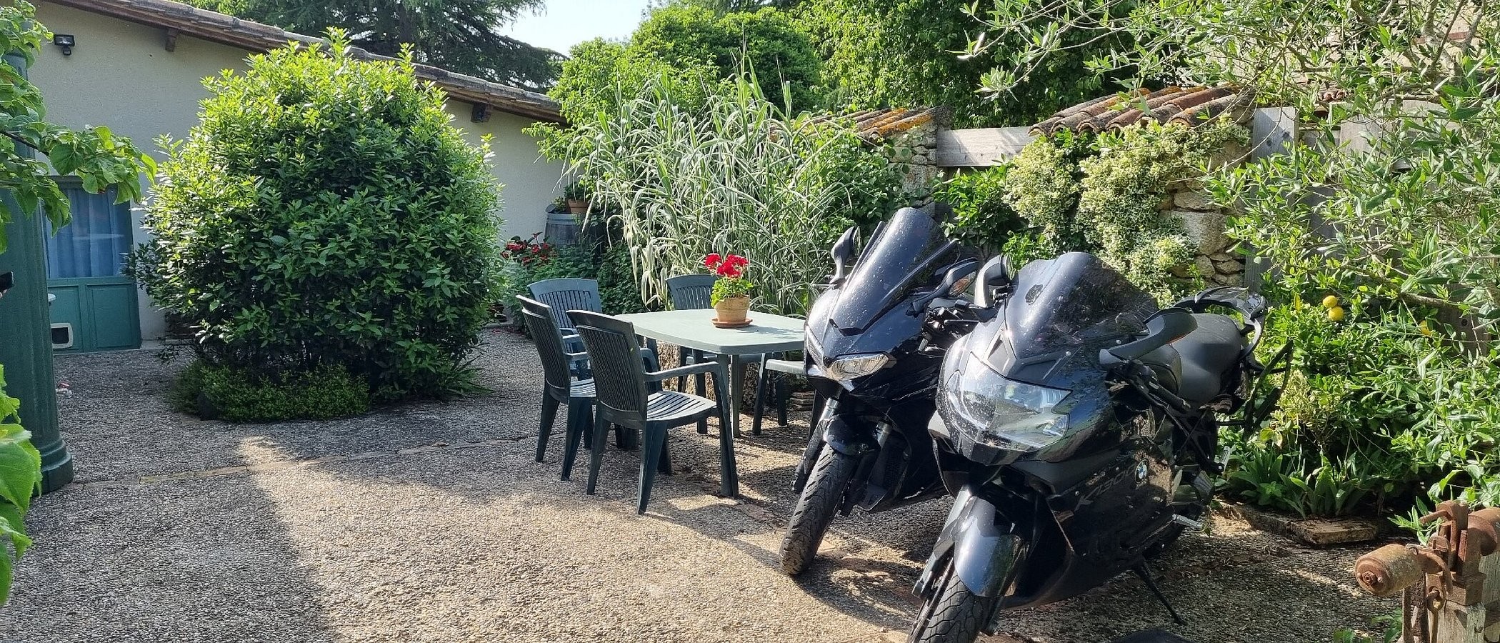 Les Glycines B&B, Chambre d'Hôtes à Eymet