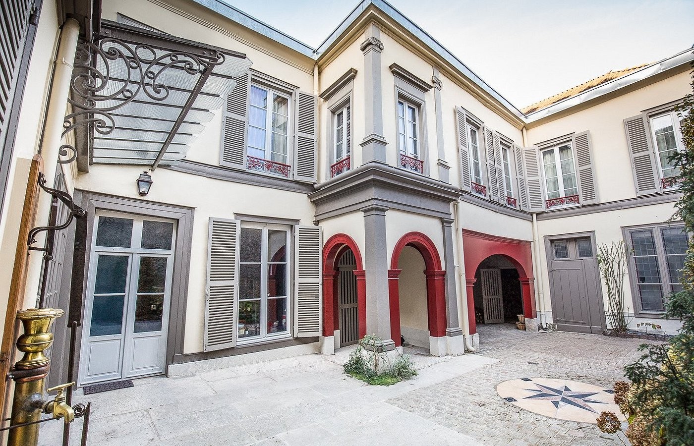 The Paved Court - Troyes Guest Room, Chambre d'Hôtes à Troyes