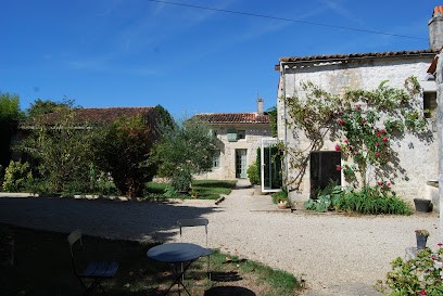 La Pertuzerie Chambres d'Hôtes, Chambre d'Hôtes à Saint-Savinien