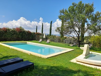 LOCATION SAISONIERE Les Nids du Luberon, Location de Vacances à Pertuis