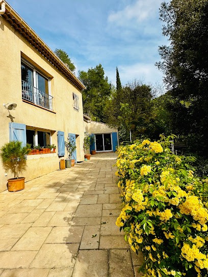 B&B Les Têtes De Mules - Adults Only, Chambre d'Hôtes à Gémenos