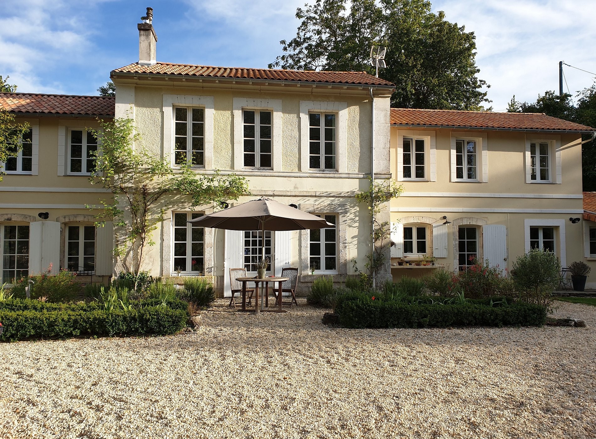 Le Domaine Des Platanes, Chambre d'Hôtes à Bourg-Charente