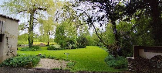 La Maison prés du ruisseau Chambre jaune, Chambre d'Hôtes à Fenioux