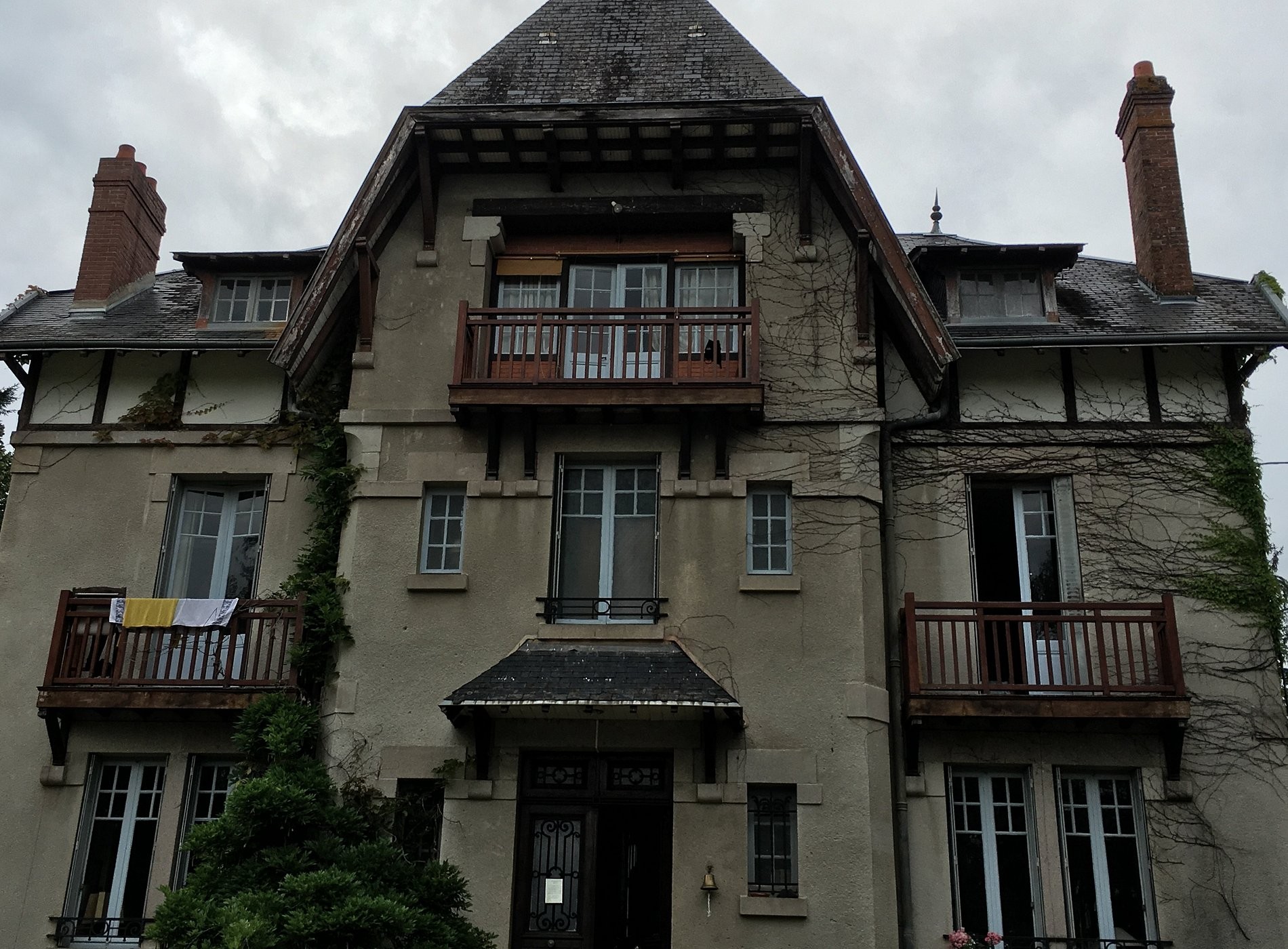 Domaine du Gué de la Roche, Chambre d'Hôtes à Saint-Yrieix-sous-Aixe