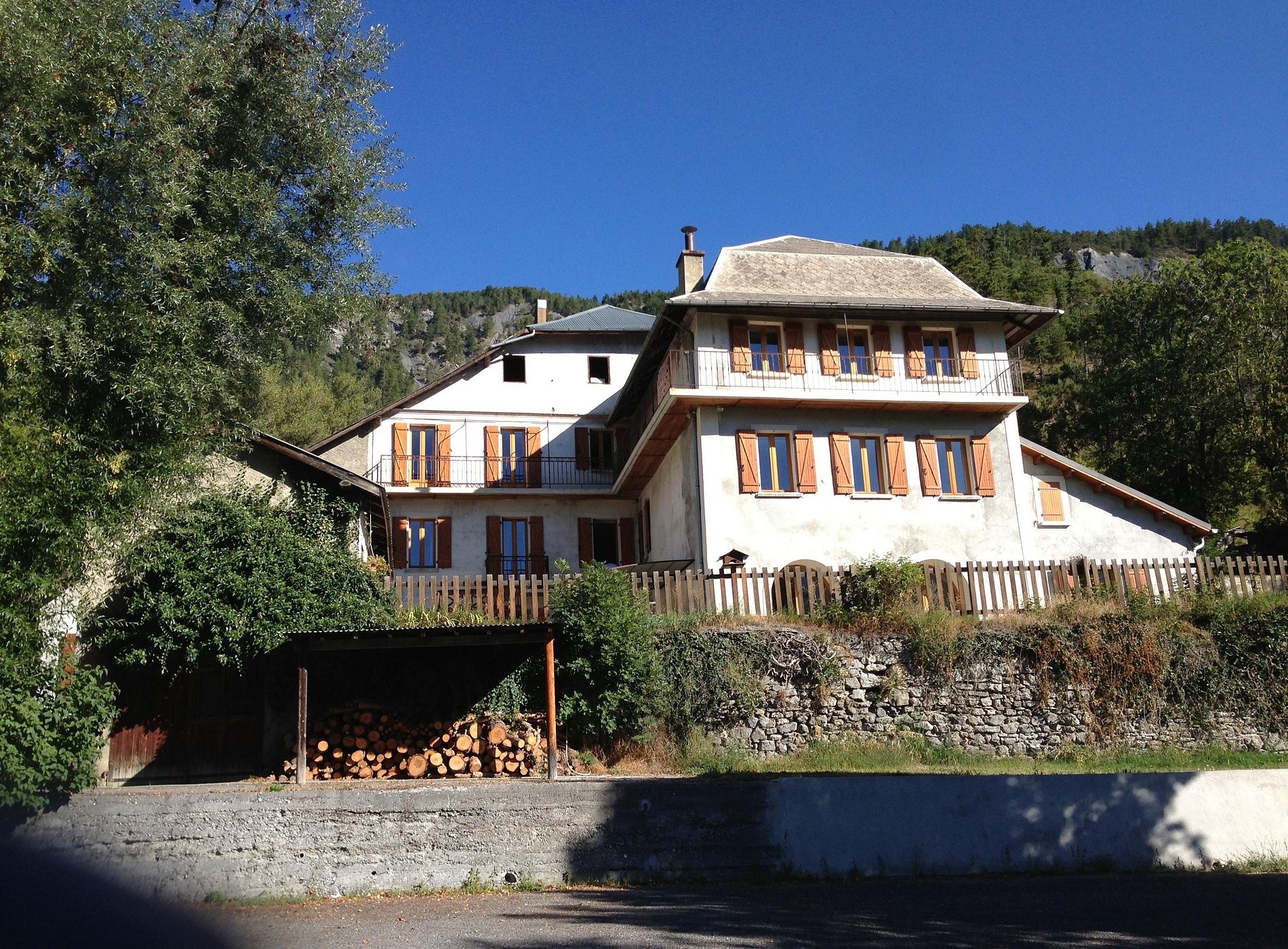 Gite Auberge L'Eterlou, Chambre d'Hôtes à Faucon-de-Barcelonnette