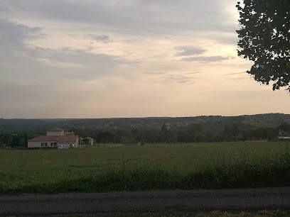 Grand Claud Holiday Home, Location de Vacances à Excideuil