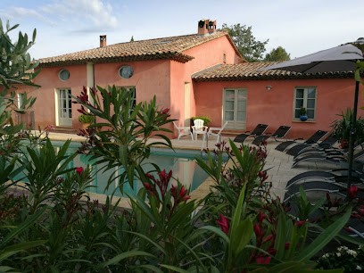 Maison Et Table D'hôtes Le Mas Coquelicots, Chambre d'Hôtes à Besse-sur-Issole