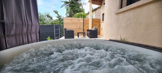 L'Escale , Piscine & Spa, Location de Vacances à Meyreuil