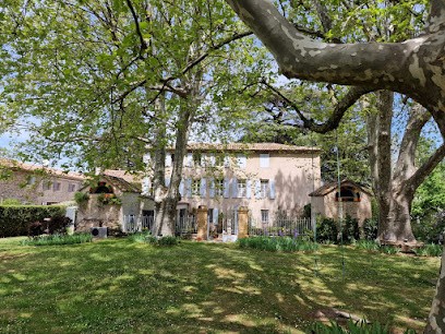1560 Domaine Des Cinq Jardins, Location de Vacances à Fuveau