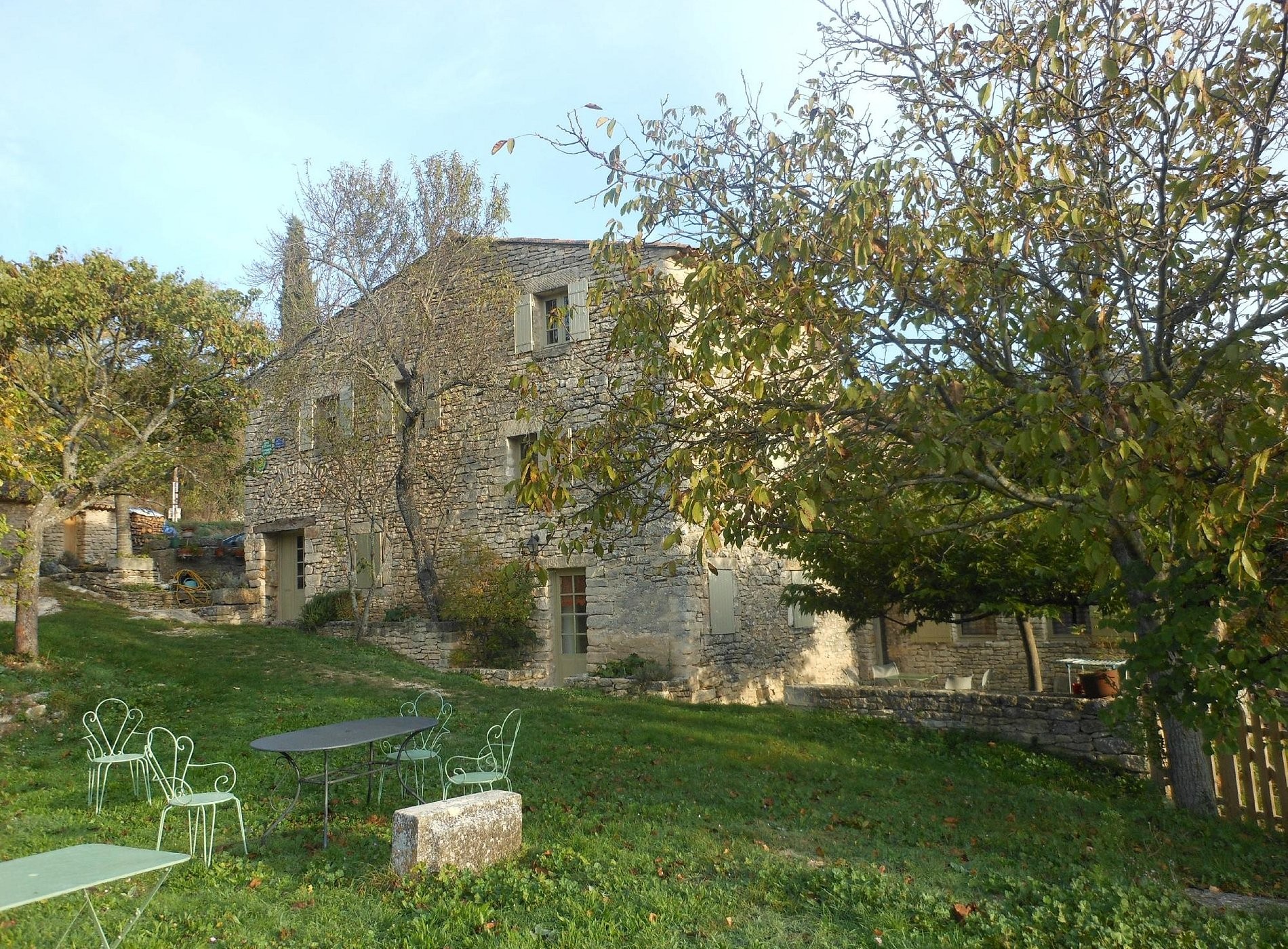 CHAMBRES D'HÔTES ET GÎTE LA SPARAGOULE, Chambre d'Hôtes à Buoux
