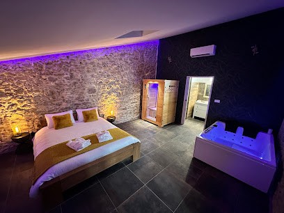 La Clef des Sens, Logement insolite et séjour romantique avec SPA privatif et sauna en Provence Verte, Location de Vacances à Tourves
