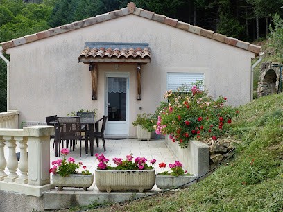 Les Gîtes De Bernard, Location de Vacances à Meyras