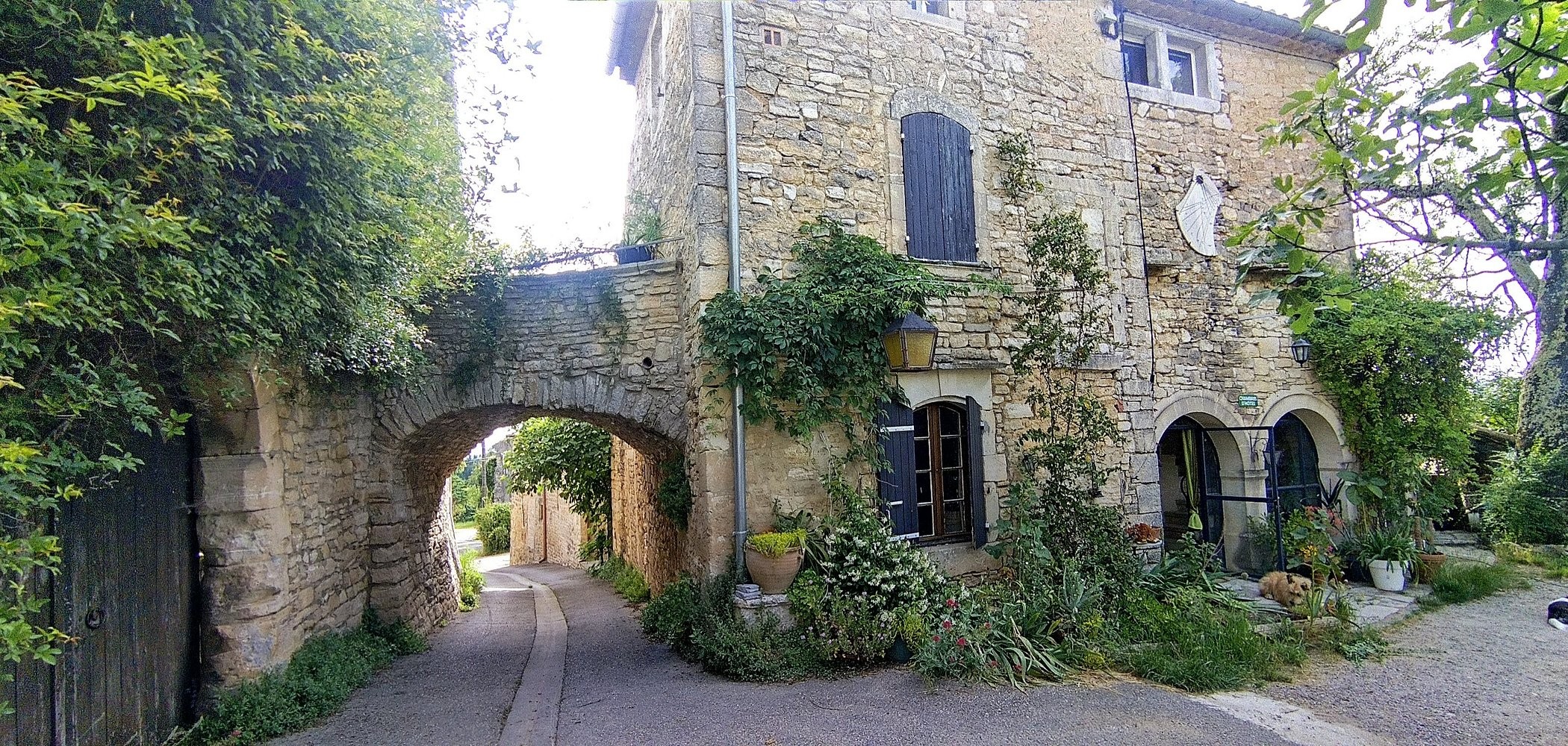 La Maison de Dame Tartine, Chambre d'Hôtes à Issirac