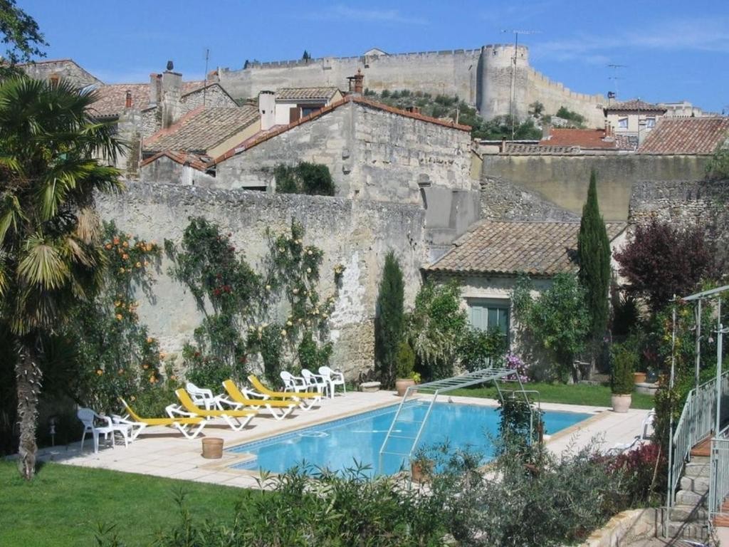 Chambres Les Jardins de la Livrée, Chambre d'Hôtes à Villeneuve-lès-Avignon